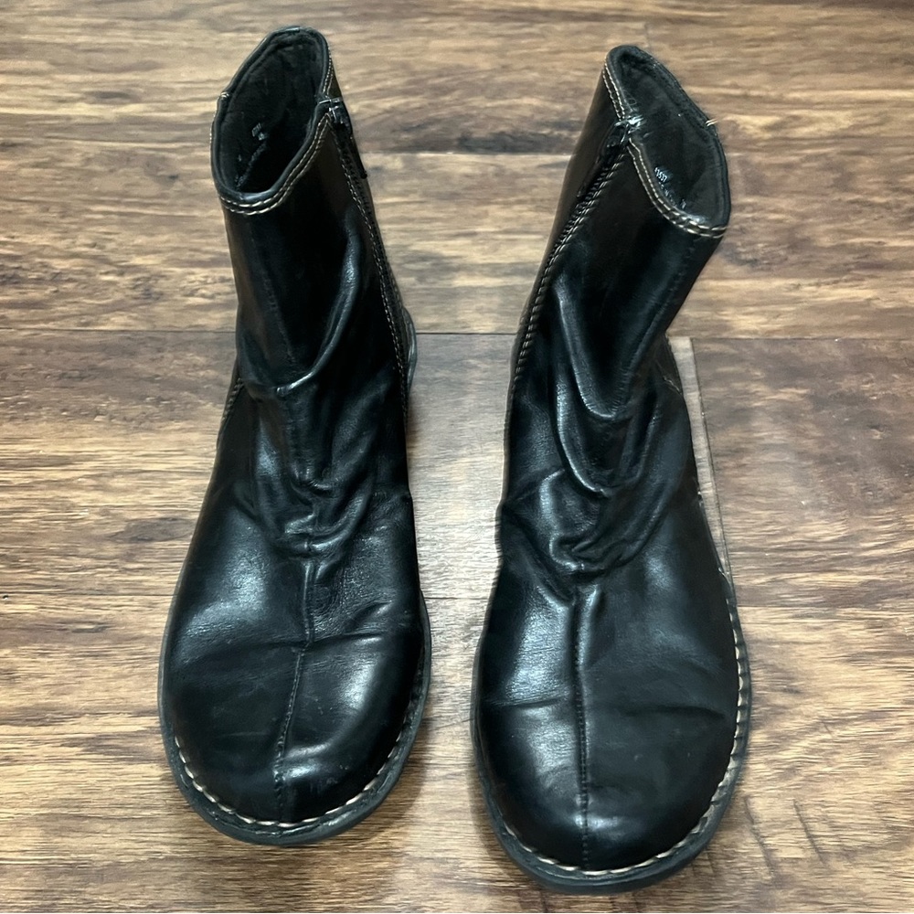 Clark’s Black‎ Leather Booties Sz. 7